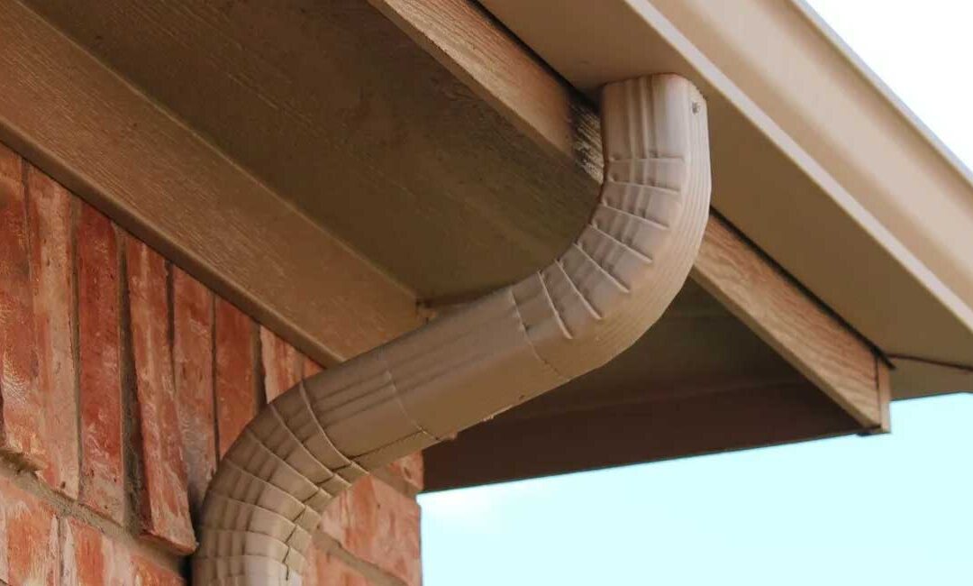 3 Reasons to Hire a Professional for Gutter Cleaning